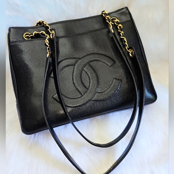 CHANEL Handbags - 😍🔥Beautiful-Looks like New🔥😍 Authentic Chanel Caviar Tote Shoulder Bag